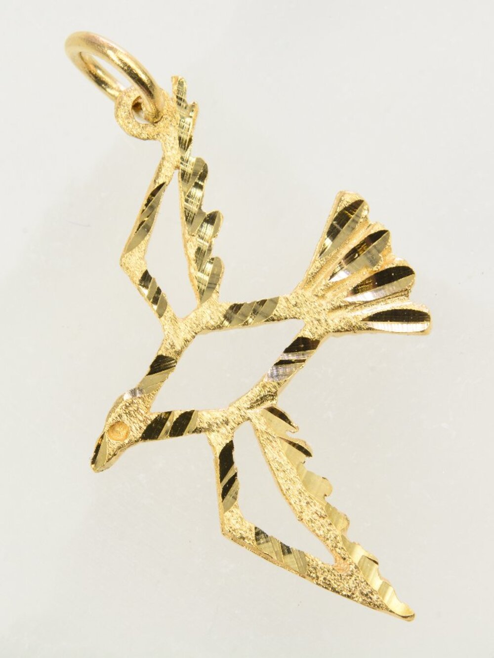 10K DIVING DOVE PENDANT